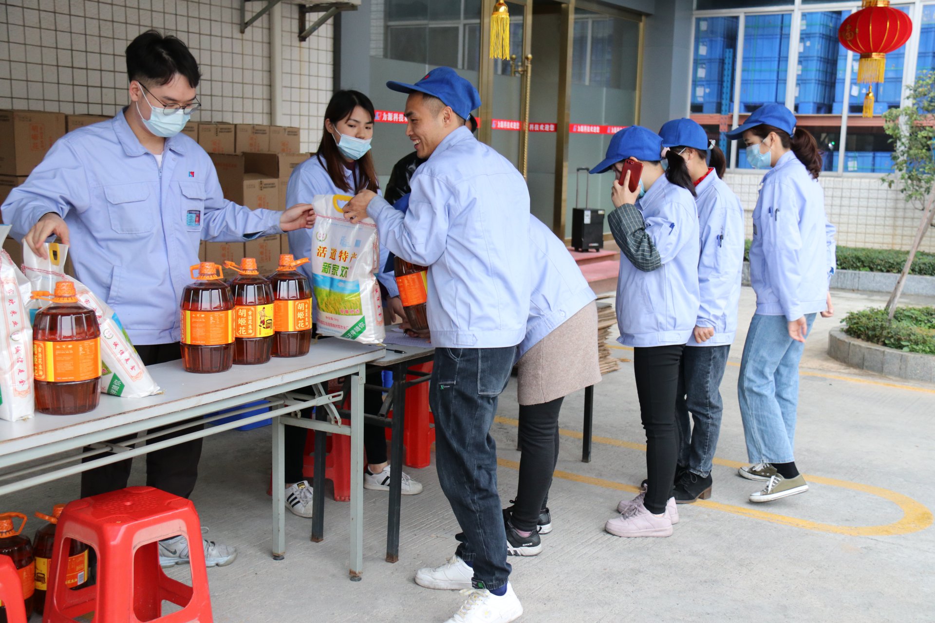 金牛送福，喜迎新春——力源科技向全體員工發(fā)放春節(jié)福利